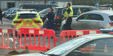 Police swarm Great Western Hospital as car crashes in ‘chase’
