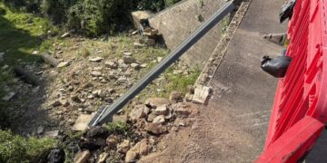 BMW driver legs it after smashing through Lechlade bridge