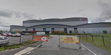 Eight arrested after immigration officers raid Home Bargains site