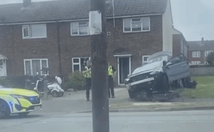 Car mounts garden fence during ‘dramatic’ crash in Swindon