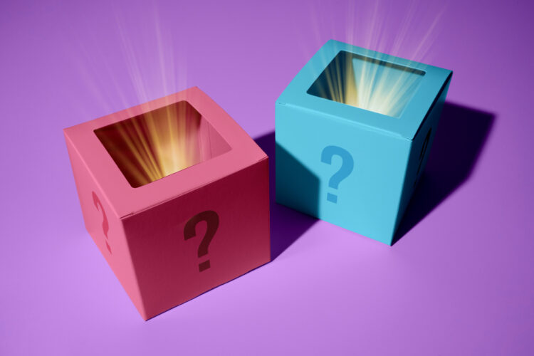 Understanding the Difference Between Free Spins and Free Play in Online Casinos