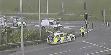 M4 closed in Swindon as suspected drink driver flees vehicle