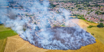 Scary scenes as raging field fire moves towards Warminster homes