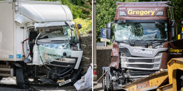 Head-on lorry crash on A350 leaves two people hospitalised
