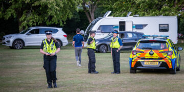 Locals clap as police force travellers to leave Chippenham park