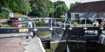 Man, 50s, pronounced dead after falling into Bradford on Avon canal