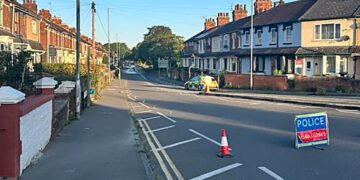 Wootton Bassett Road in Swindon shut as leaking water main bursts