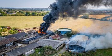 Full update as firefighters battle huge blaze on farm in Melksham