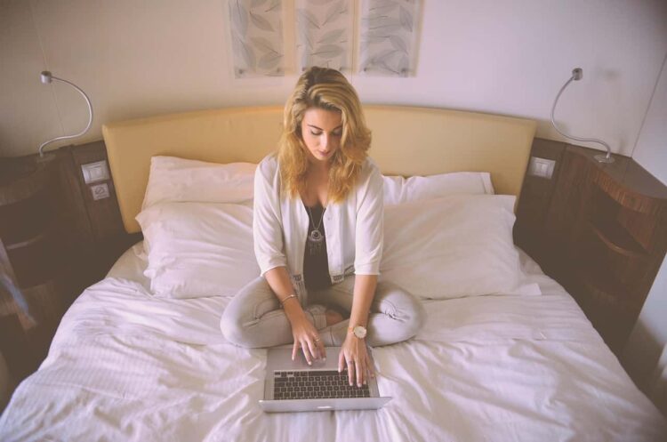 6 Digital Habits That Improve Online Communication