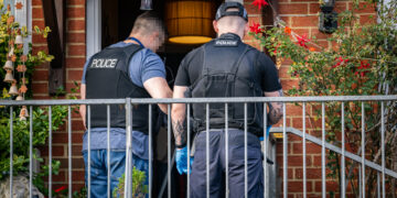 Police raiding a house in Larkham Rise, Chippenham
