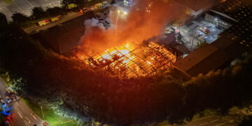 Huge explosion felt across Swindon as industrial building destroyed