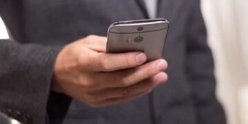 Why More Wiltshire Residents Are Gaming on Their Phones Instead of Consoles