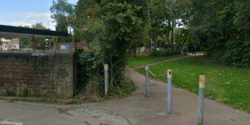 Police hunt man who indecently exposed himself on Swindon towpath