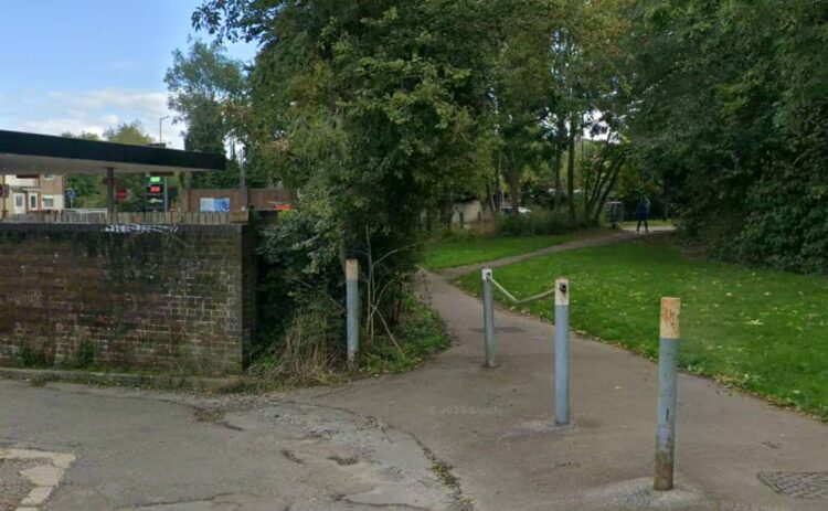 Police hunt man who indecently exposed himself on Swindon towpath