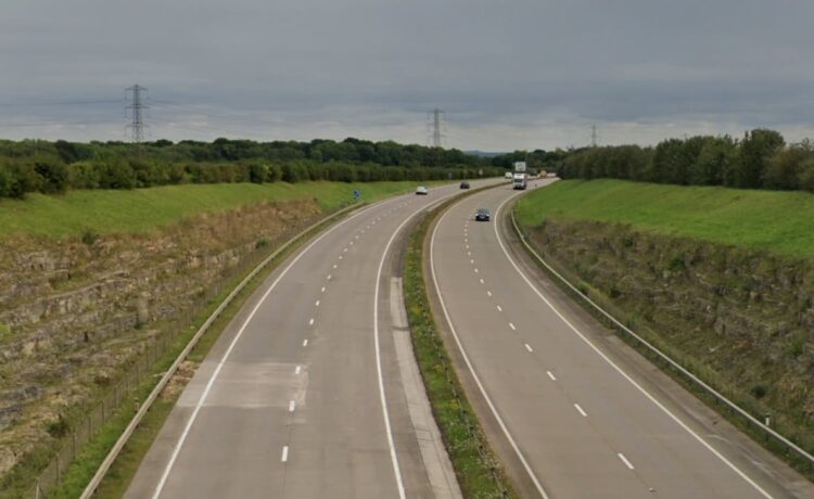Range Rover driver goes wrong way down A417 near Cirencester
