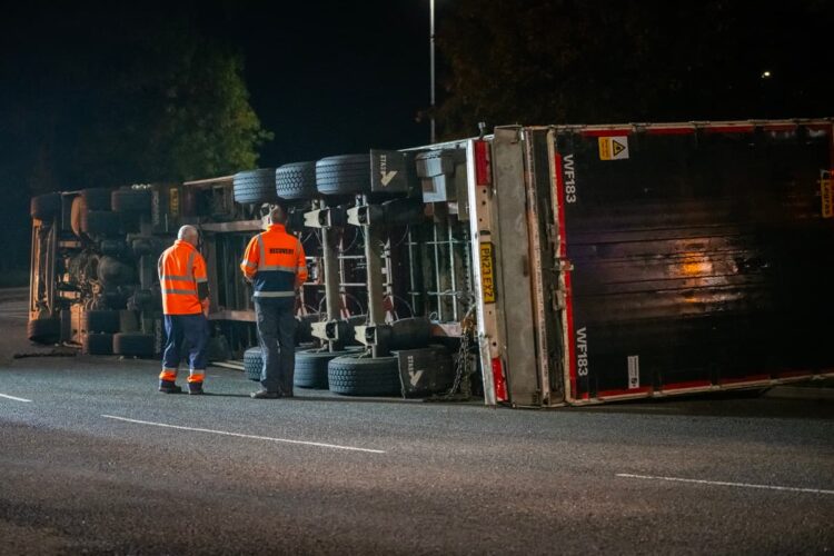 A350 near M4 closed after lorry overturns in Chippenham crash