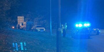 Police close busy Swindon road with officers focused on woodland