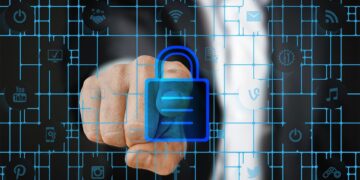 The simple ‘padlock’ check that could stop you from being defrauded
