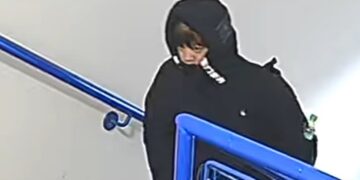Manhunt after unidentified suspect makes threats to kill in Swindon