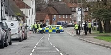 Bomb squad tasked as police close A4 over explosive discovery