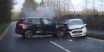 Dashcam footage captures moment of head-on crash in Swindon
