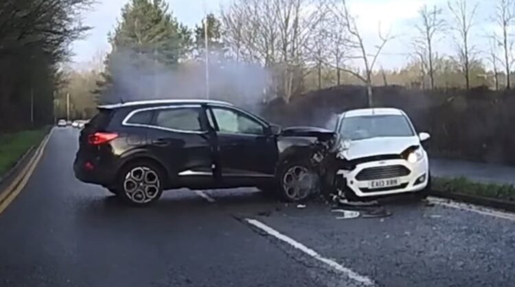 Dashcam footage captures moment of head-on crash in Swindon