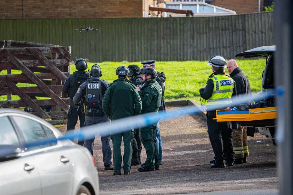 Four men arrested after armed police swarm street in Swindon