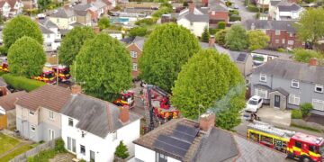 Fire engines flood street in Swindon as crews tackle house blaze
