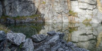 Wiltshire Police issue urgent warning after children swim in quarry