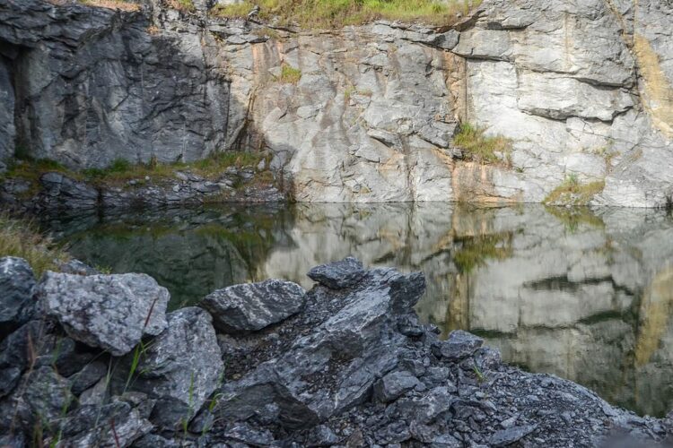 Wiltshire Police issue urgent warning after children swim in quarry