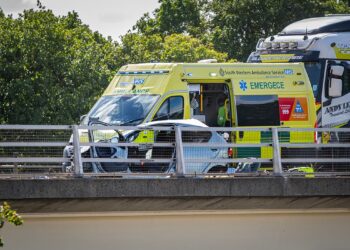 A419 in Swindon closed after serious crash involving car and van