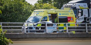 A419 in Swindon closed after serious crash involving car and van