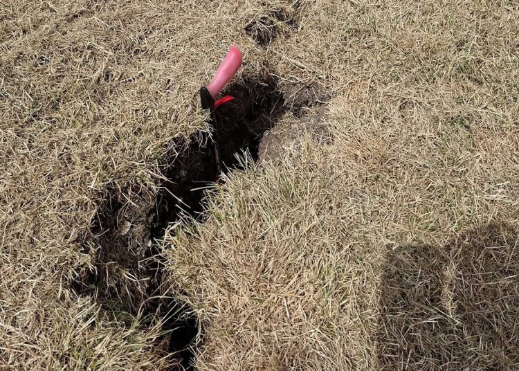Massive dirty crack opens up in Swindon prompting council warning