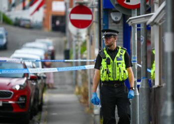 Man sustains serious injury in Swindon town centre street fight
