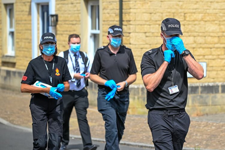 Police search Swindon house in screwdriver attempt murder probe