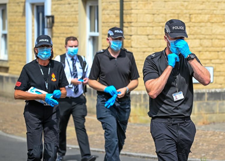 Police search Swindon house in screwdriver attempt murder probe