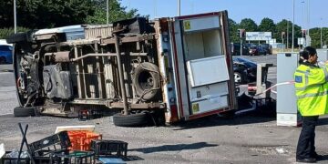 Delays as van overturns in dramatic crash on Swindon M4 junction