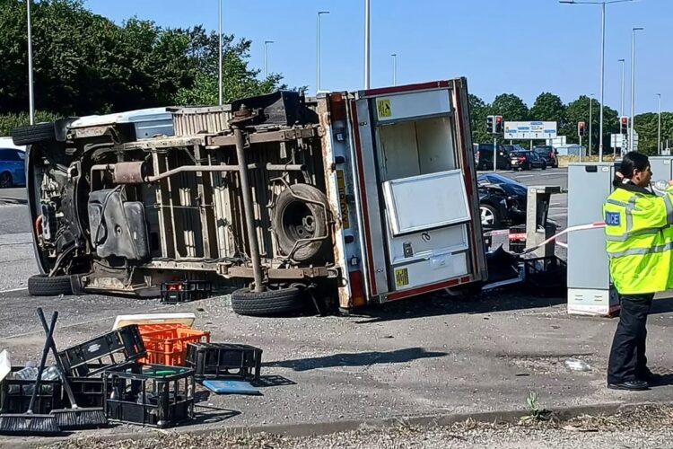 Delays as van overturns in dramatic crash on Swindon M4 junction