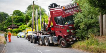Man seriously injured in car and lorry crash on A338 in Wiltshire