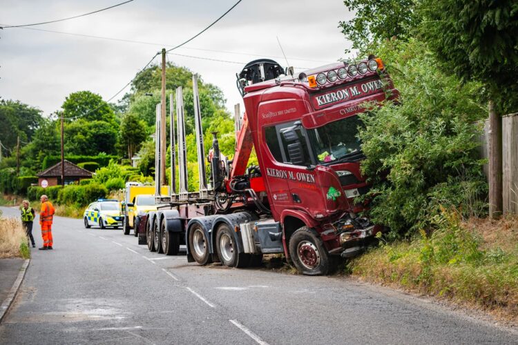 Man seriously injured in car and lorry crash on A338 in Wiltshire