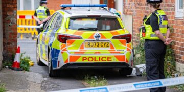 Road cordoned off as man’s body found in central Swindon alleyway