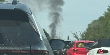 M4 in Swindon closed after “significant” fire involving hay lorry