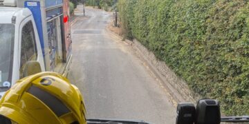 Tesco apologises after delivery driver blocks fire engine on 999 call