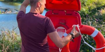Life-saving buoy stolen from popular swimming spot near Wiltshire