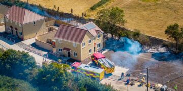 Firefighters tackle huge flames threatening new homes in Calne