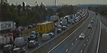 Multi-vehicle crash on M4 at Swindon causes morning traffic delays