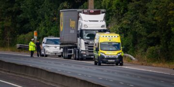Pedestrian killed in horror crash involving lorry on M4 near Swindon