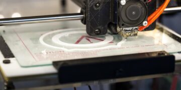 3D Printing vs CNC Machining for Plastic Prototypes