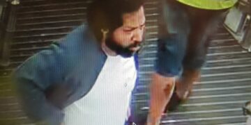Manhunt after suspect enters Tesco and threatens to stab victim