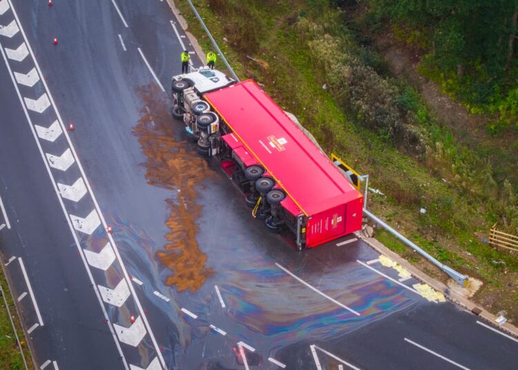 Royal Mail lorry overturns in dramatic crash on Swindon M4 junction